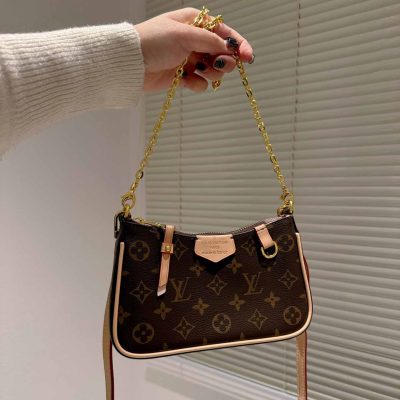 L002 Shoulder bag