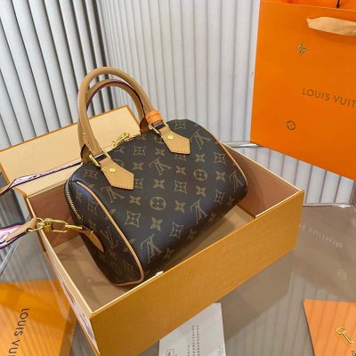 L681 Shoulder bag