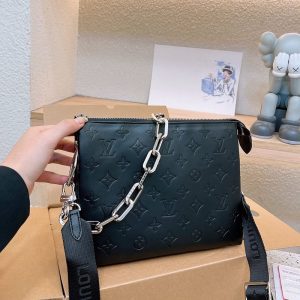 L0354887651 Shoulder bag