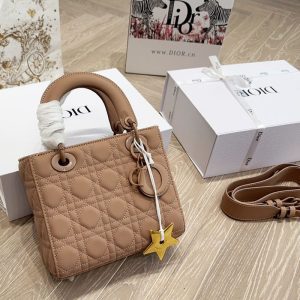 D89337652 handbag