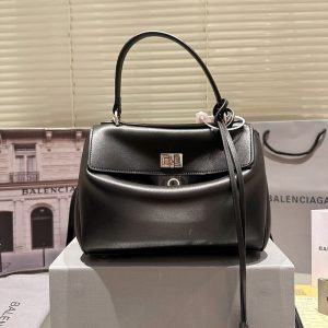 B 06242 handbag