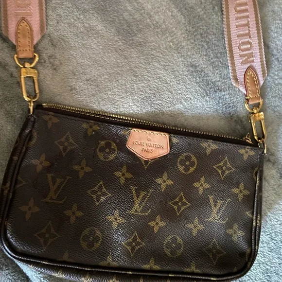 L01 Multi handbag photo review