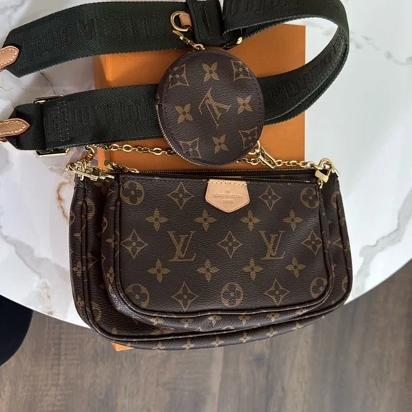 L01 Multi handbag photo review