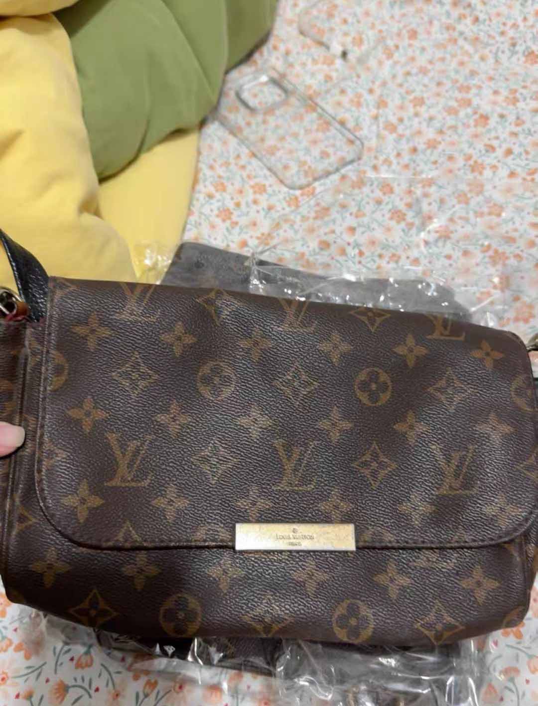 L8562174   Shoulder bag photo review