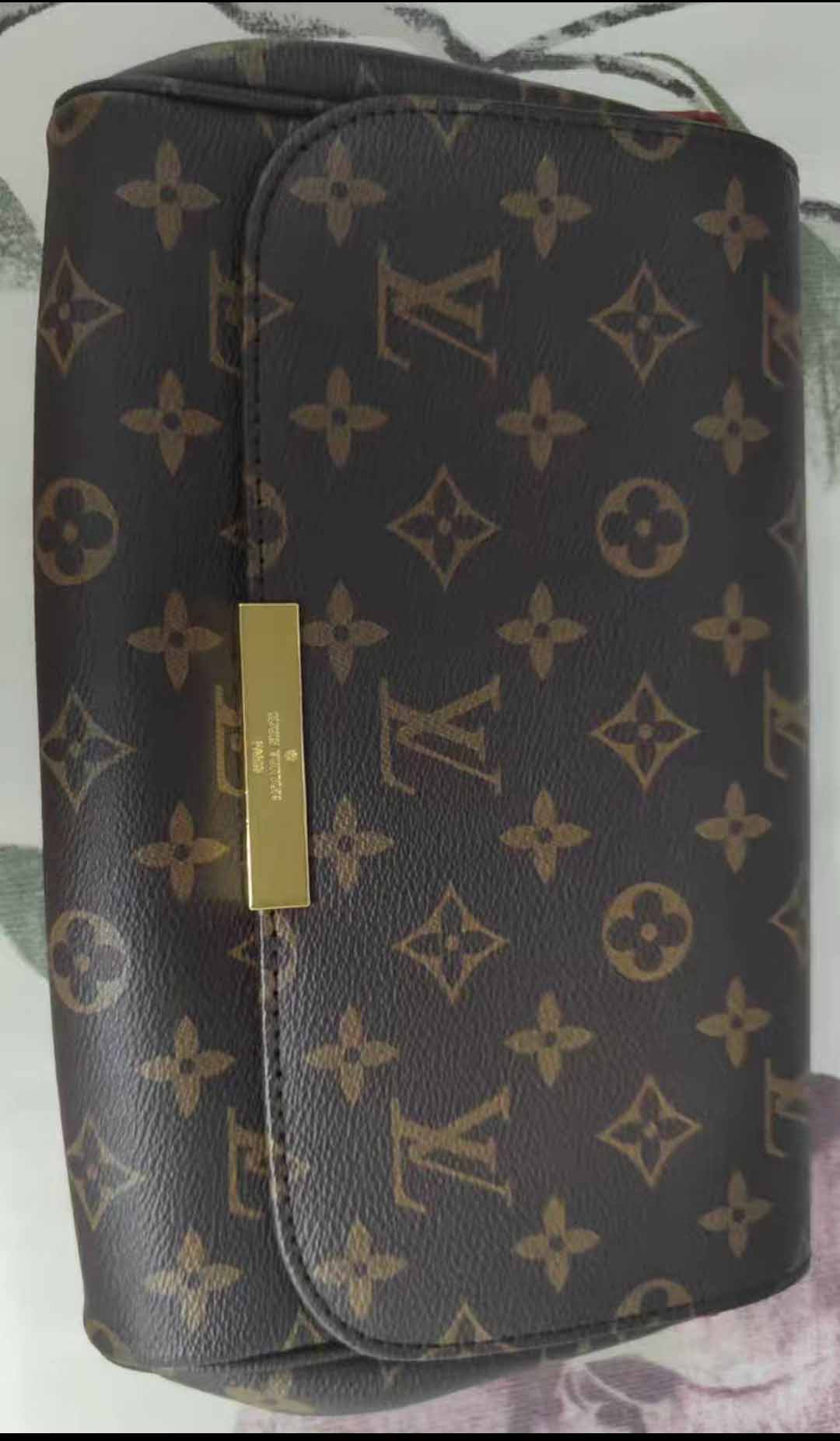 L8562174   Shoulder bag photo review