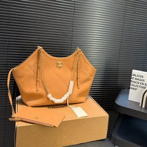C25101700241 handbag